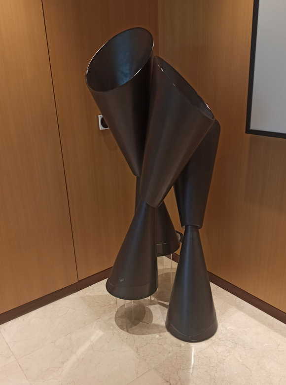 Création après réutilisation de crachoirs à vin pour décoration d'intérieure