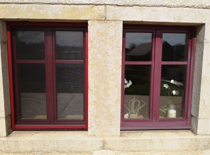 Pose de moustiquaires sur mesure pour fenêtres et portes de votre habitation en Gironde