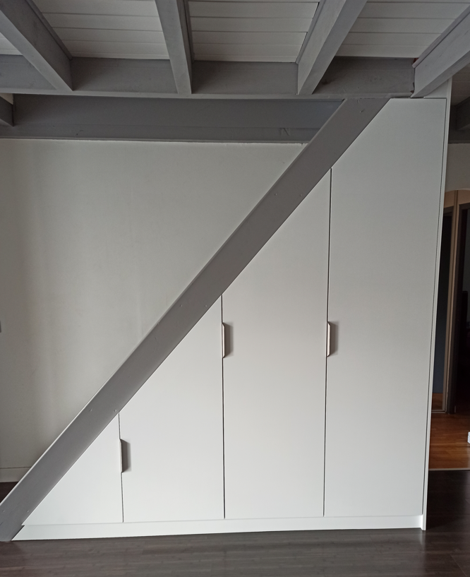 Aménagement de rangements sous escalier à Villenave
